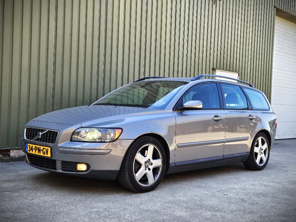 Volvo V50 2.5 T5 220 pk 2004 | Trekhaak | Leer, Auto's, Volvo, Voorwielaandrijving, Zwart, 700 kg, 2521 cc
