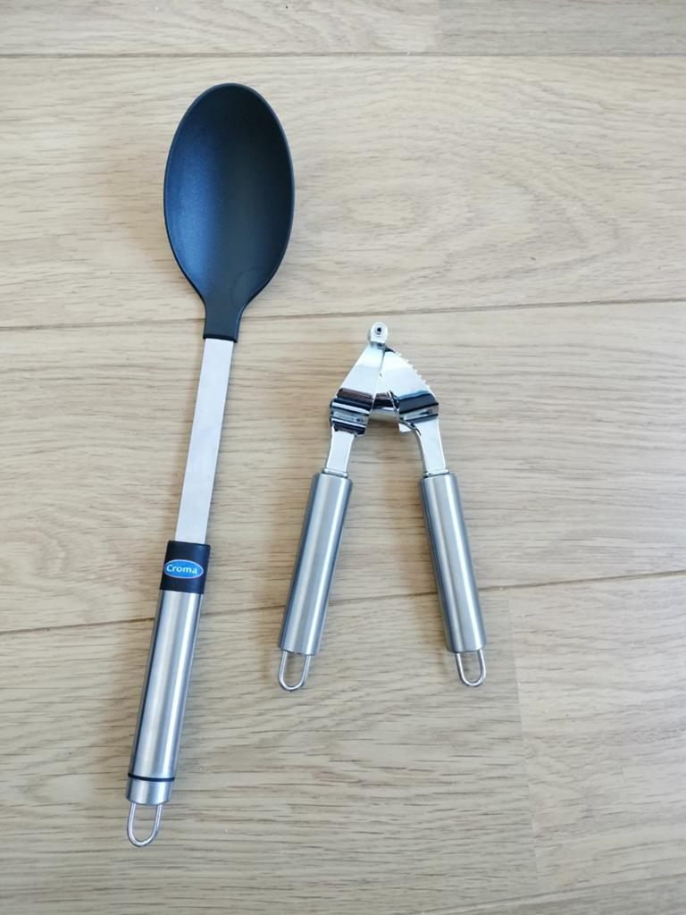 Knoflookpers en opscheplepel, Huis en Inrichting, Nieuw, Ophalen of Verzenden, Rvs of Chroom, Vaatwasserbestendig