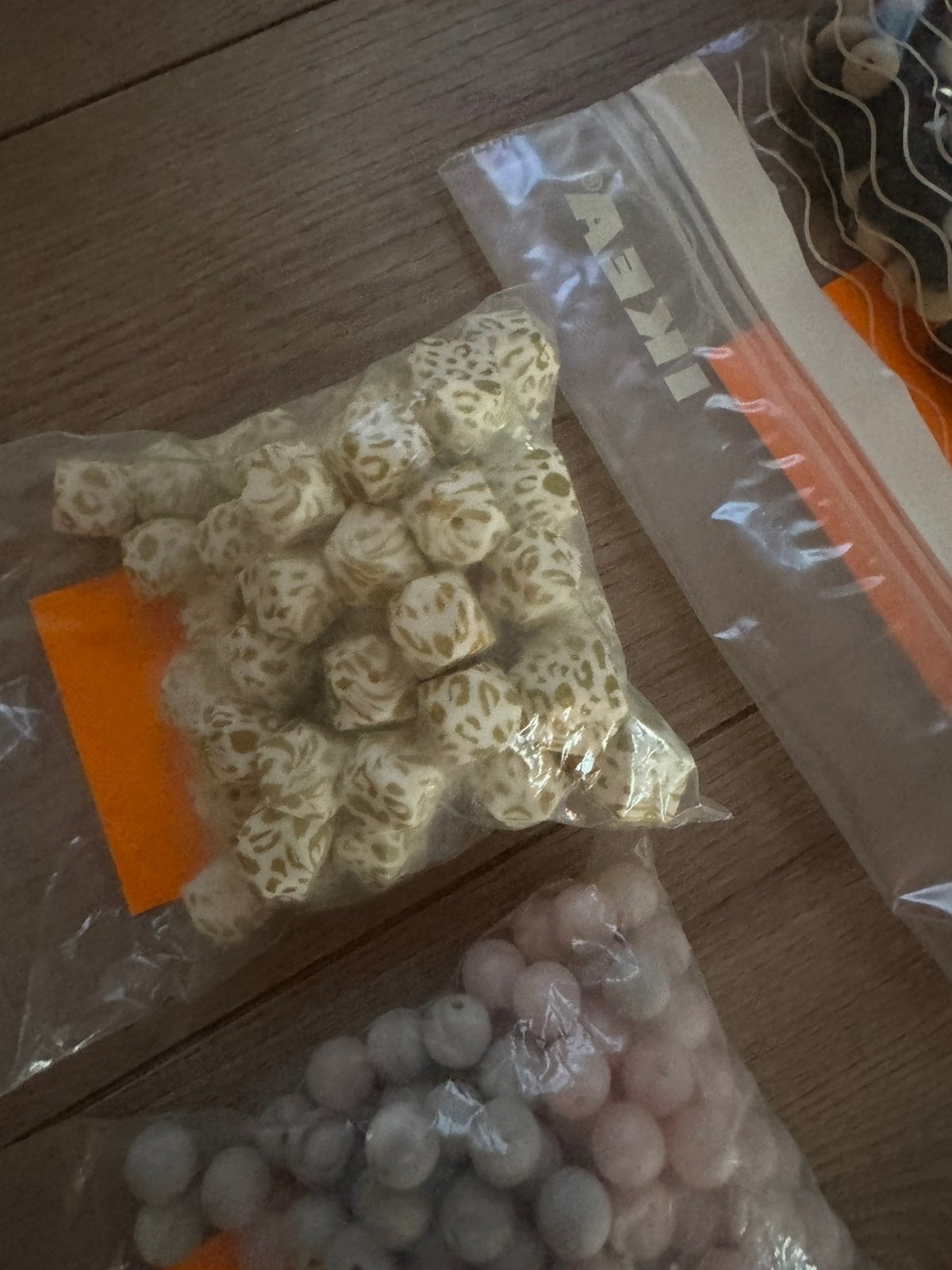 Foto 21 van Mega collectie van 6200+ siliconen kralen te koop