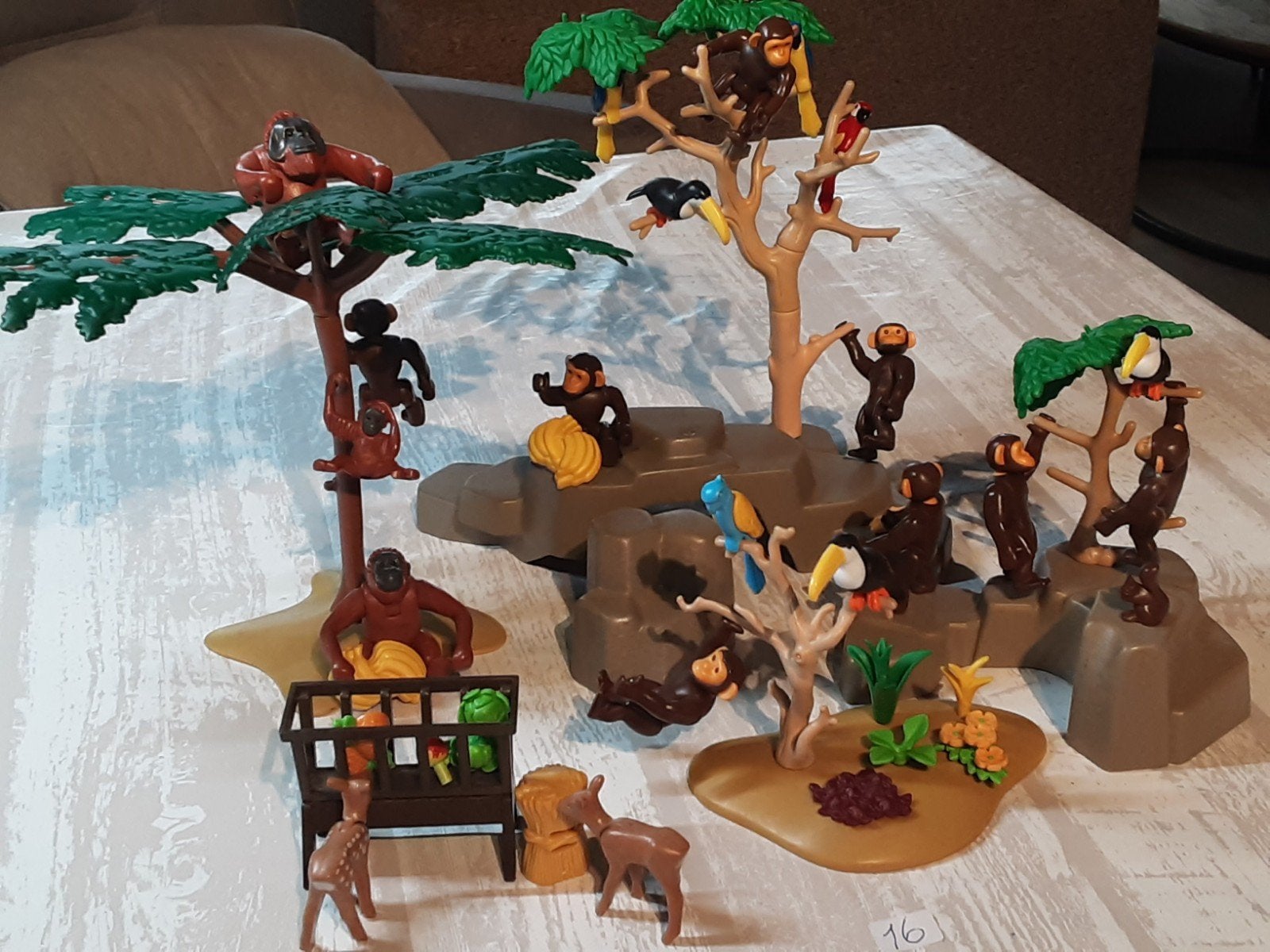 DIERENSETS nr 16.  Apenstad met rotsen, Ophalen of Verzenden, Zo goed als nieuw