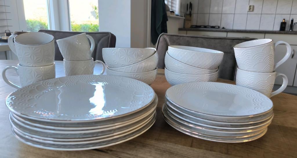 Mooie servies set met gouden randje, Ophalen, Porselein, Overige stijlen, Compleet servies