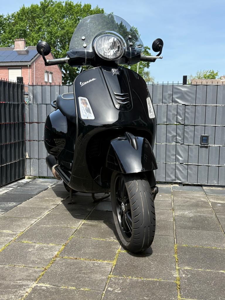 Vespa Super GTS 300 uit 2019 met Akrapovic uitlaat, Motoren, Scooter, 300 cc, Bedrijf, Automaat