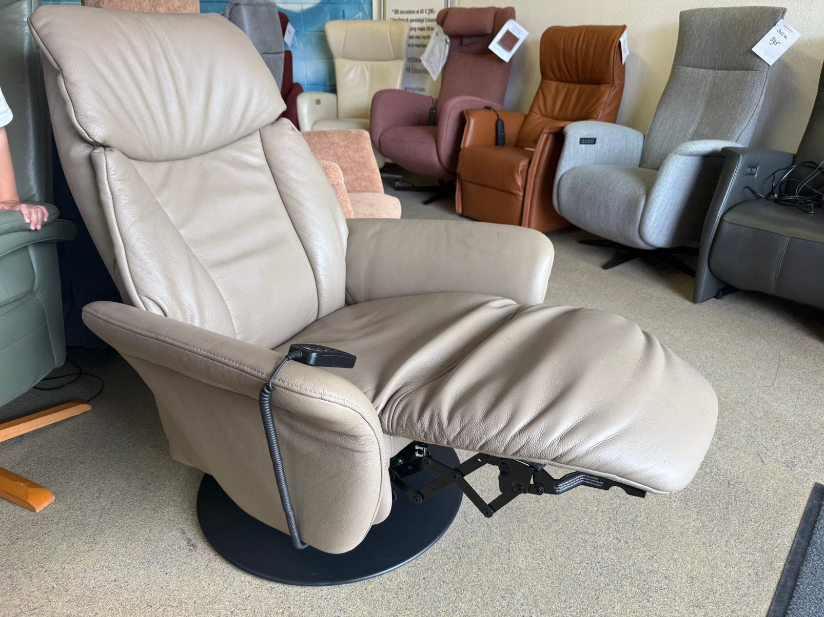 Meubelzorg Santes sta op stoel relax fauteuil + bon + accu, Gratis bezorgd regio Utrecht, Minder dan 75 cm, Leer, Ophalen of Verzenden
