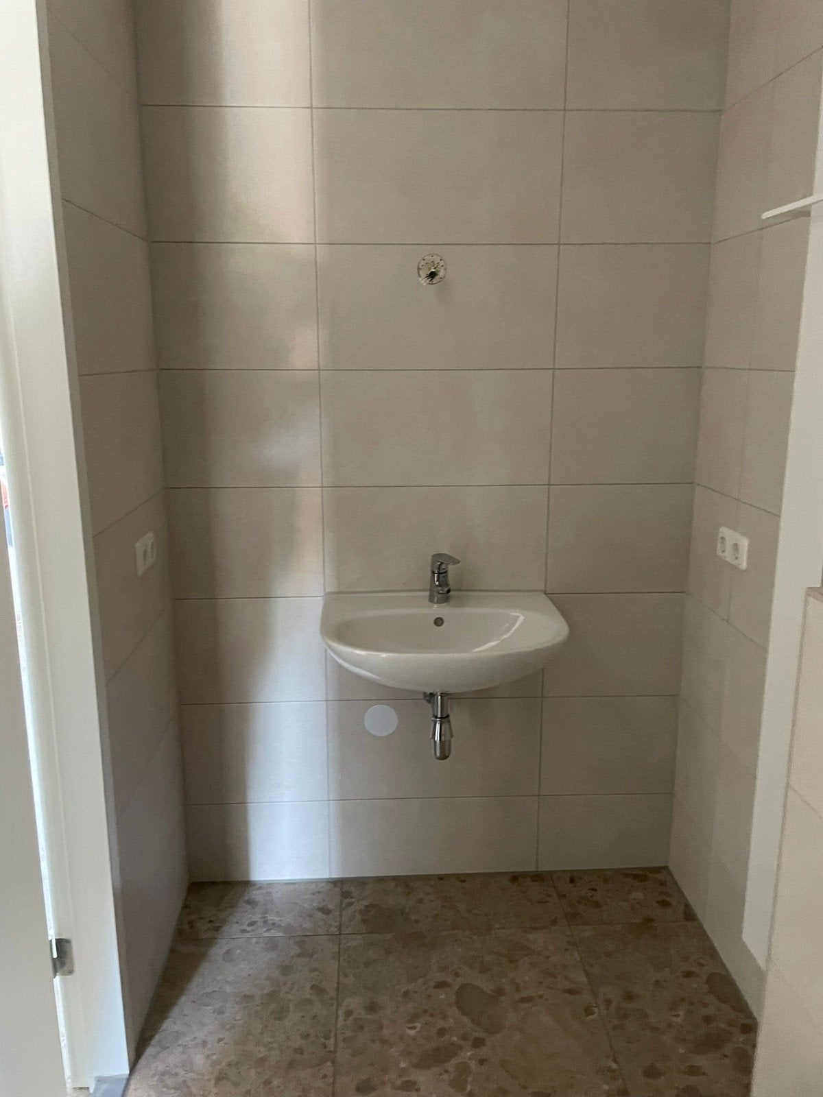 Wastafel met kraan, Ophalen