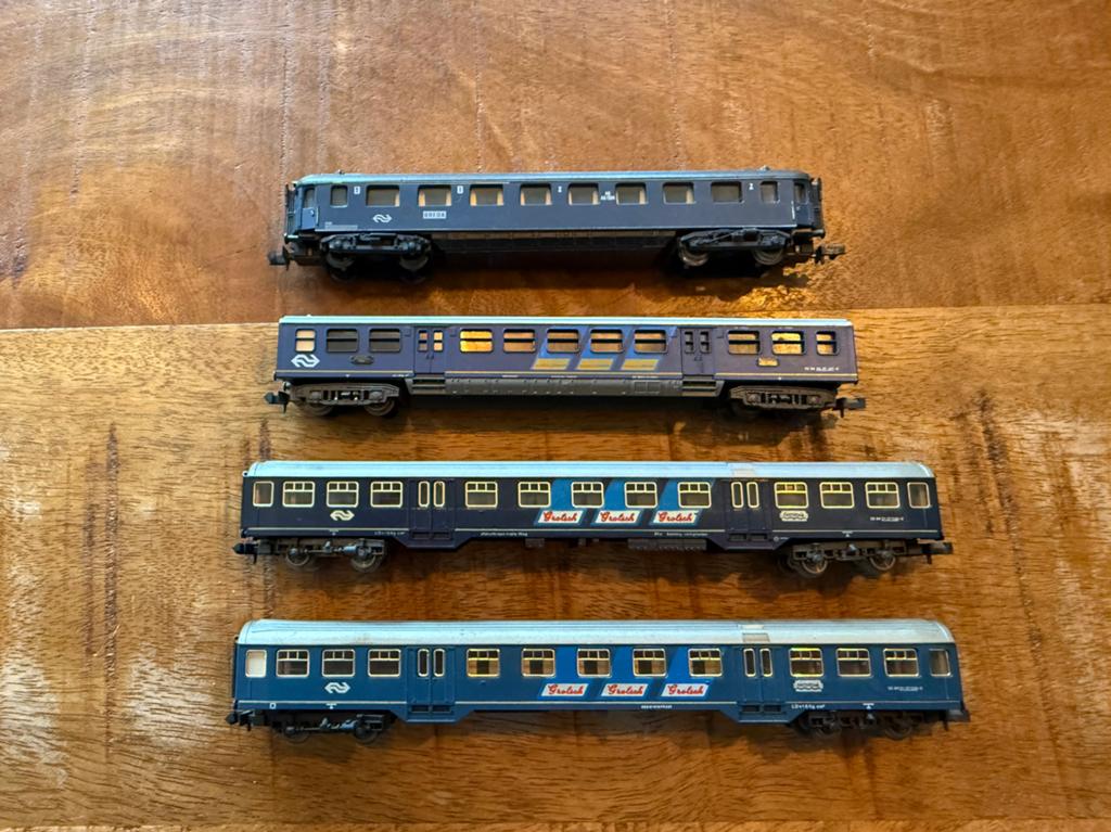 Fleischmann Minitrix arnold NS rijtuigen 4 stuks N spoor, Gebruikt, Gelijkstroom, Trix, Wagon