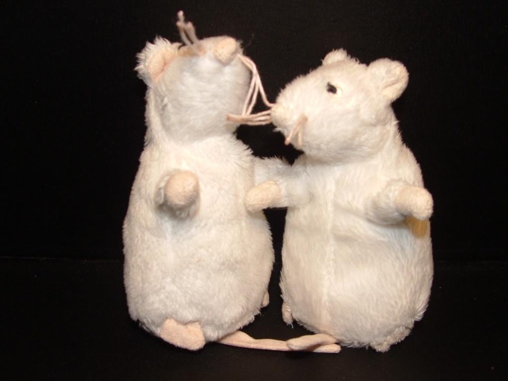 IKEA MUIS MUS KLEIN VELOURS WIT MET HUIDSKLEUR NEUSJE, Ophalen of Verzenden, Nieuw, Overige typen