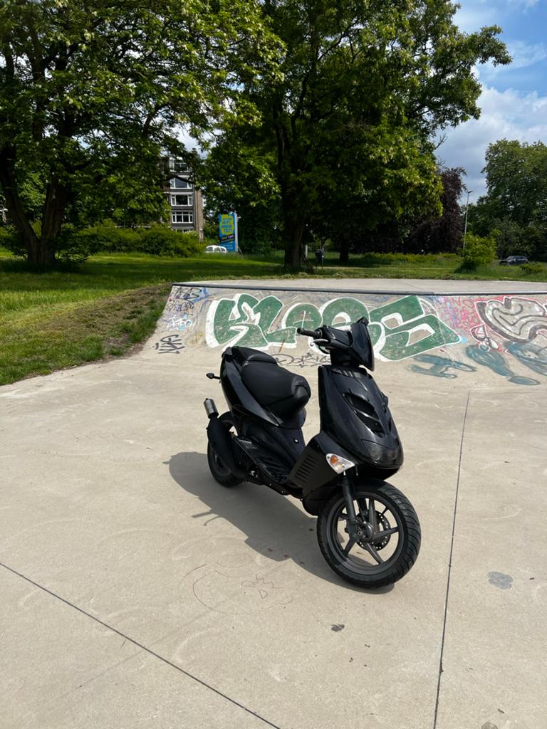 Aprilia SR50 Runner LC Blok, Fietsen en Brommers, Ophalen, Tweetakt, Gebruikt, Maximaal 45 km/u