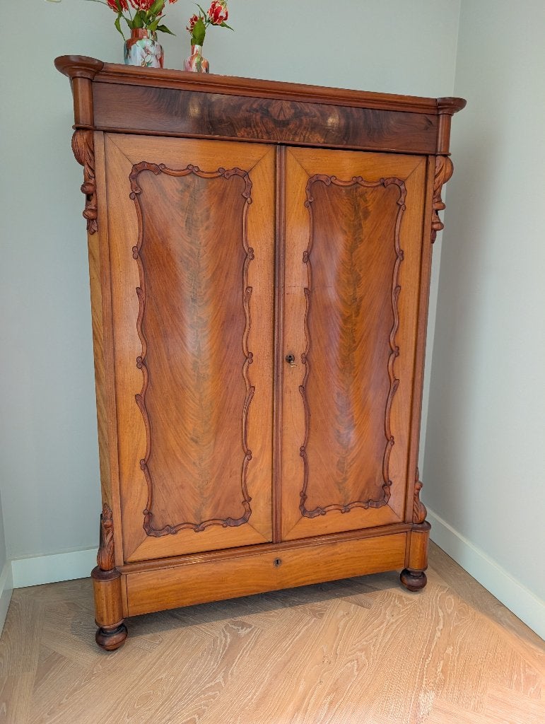 Antieke Biedermeier mahonie linnenkast, Ophalen