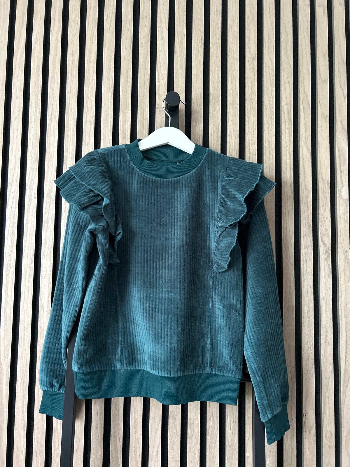 WE // Velvet trui met ruches // Zeegroen // maat 134-140, Ophalen of Verzenden, Zo goed als nieuw, Meisje, Trui of Vest