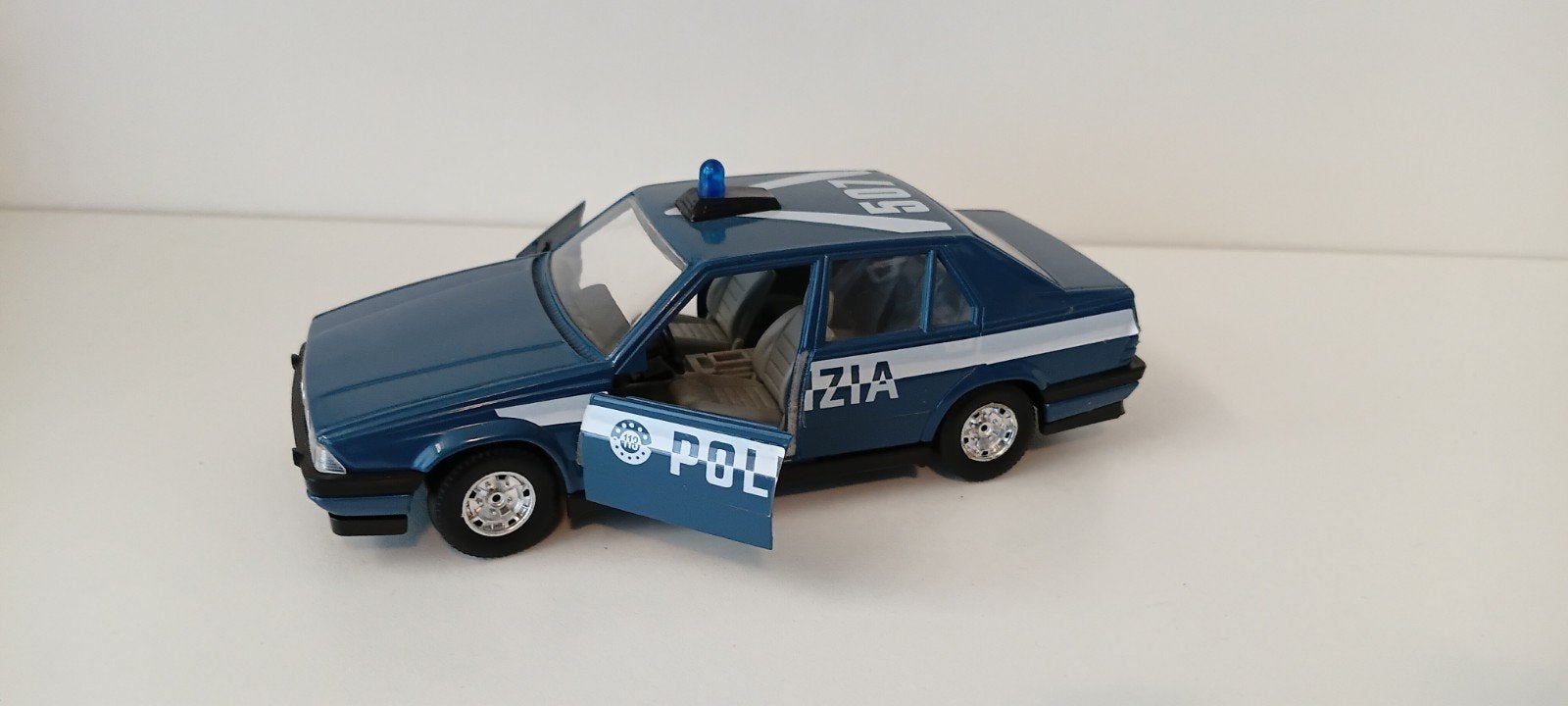 Alfa Romeo 75 Polizia Bburago, Ophalen of Verzenden, Nieuw, Auto, Bburago