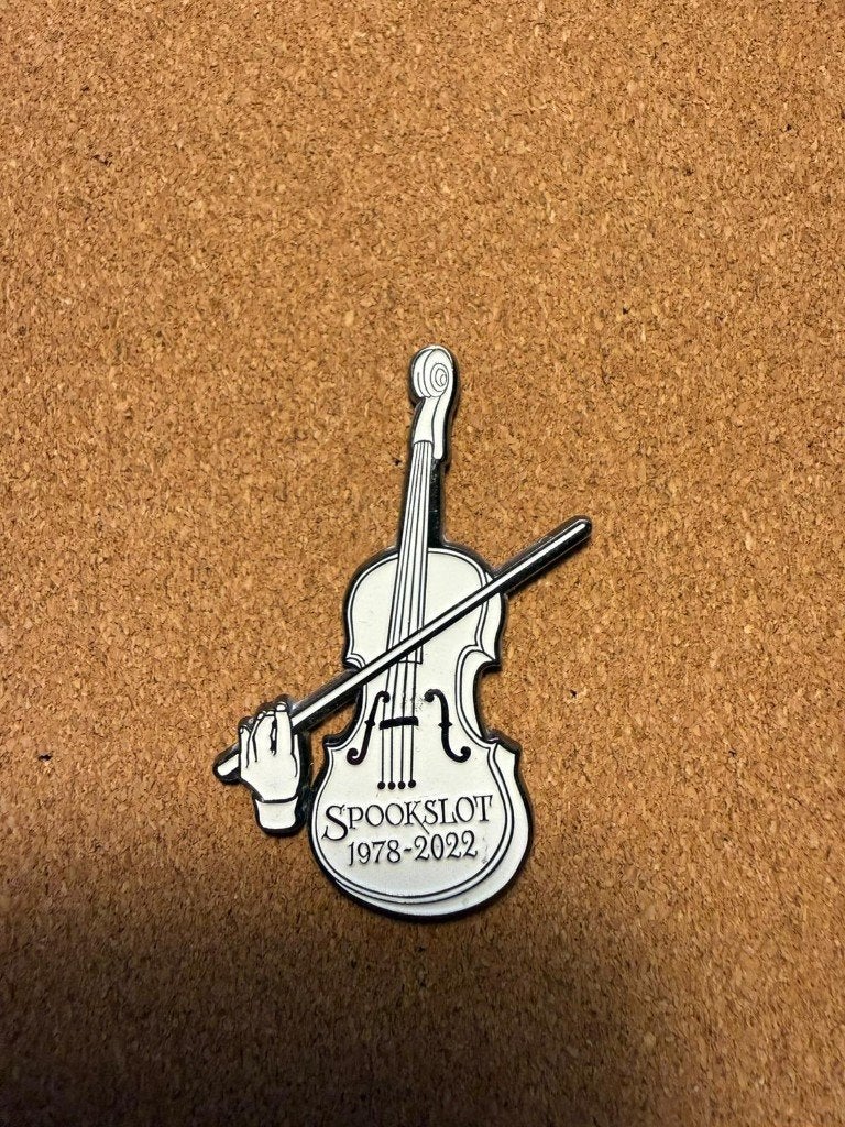 Efteling Pin | Spookslot 1978 – 2022 | EPP 445, Verzamelen, Efteling, Verzenden, Nieuw, Button of Speldje