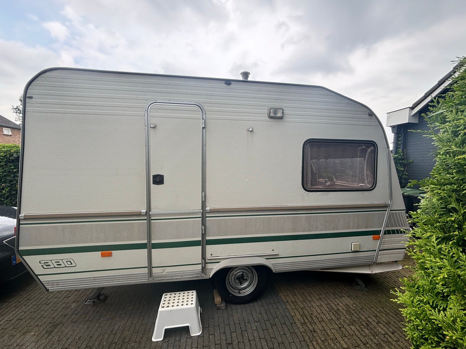 Chateau La Car 380 caravan, 1988 met voortent en luifel, Chateau, Rondzit, Omvormbare zithoek, Particulier