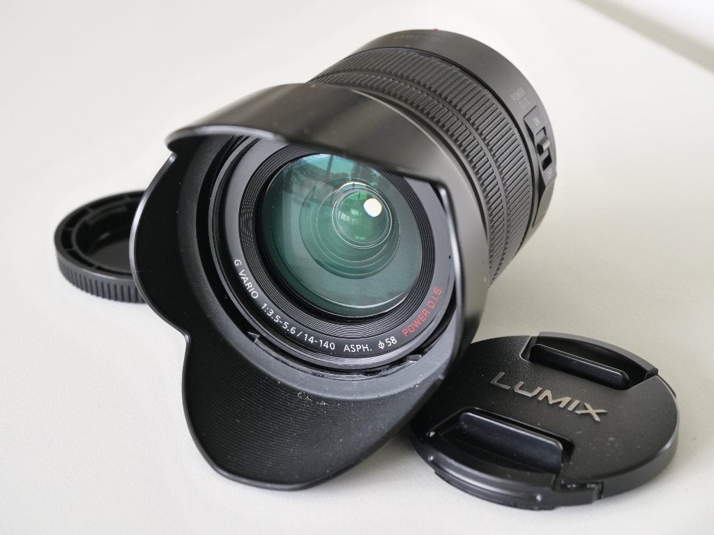 Panasonic 14-140 14-140mm  Power OIS MFT 3.5-5.6 nieuwstaat, Zonnekap, Micro Four Thirds, Ophalen of Verzenden, Zo goed als nieuw