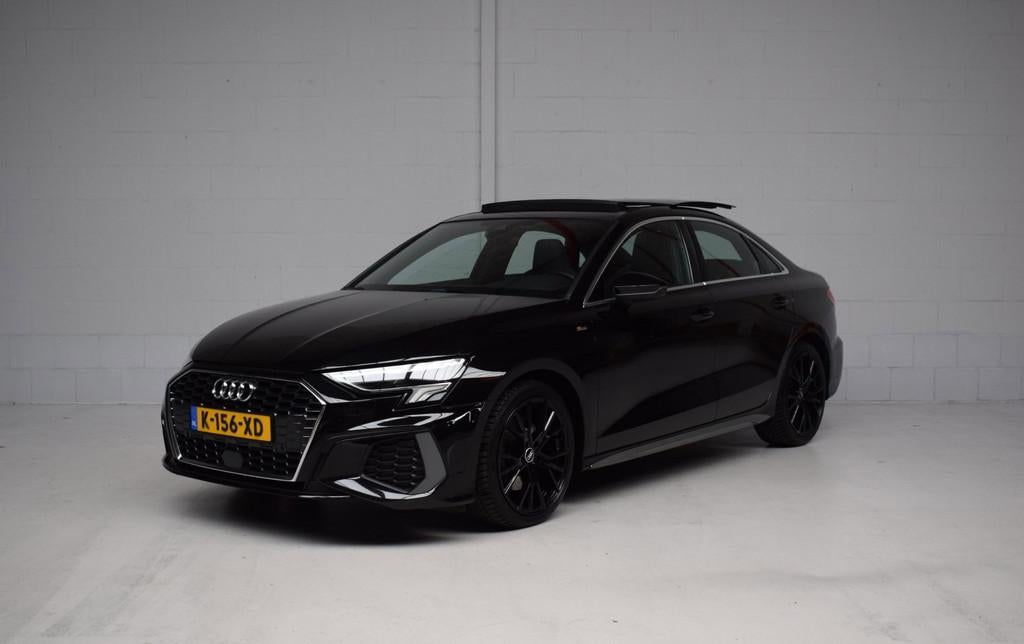 Audi A3 Limousine 35 TFSI S-Line VIRTUAL / PANORAMADAK / ORG, 4 cilinders, 150 pk, Zwart, Bedrijf