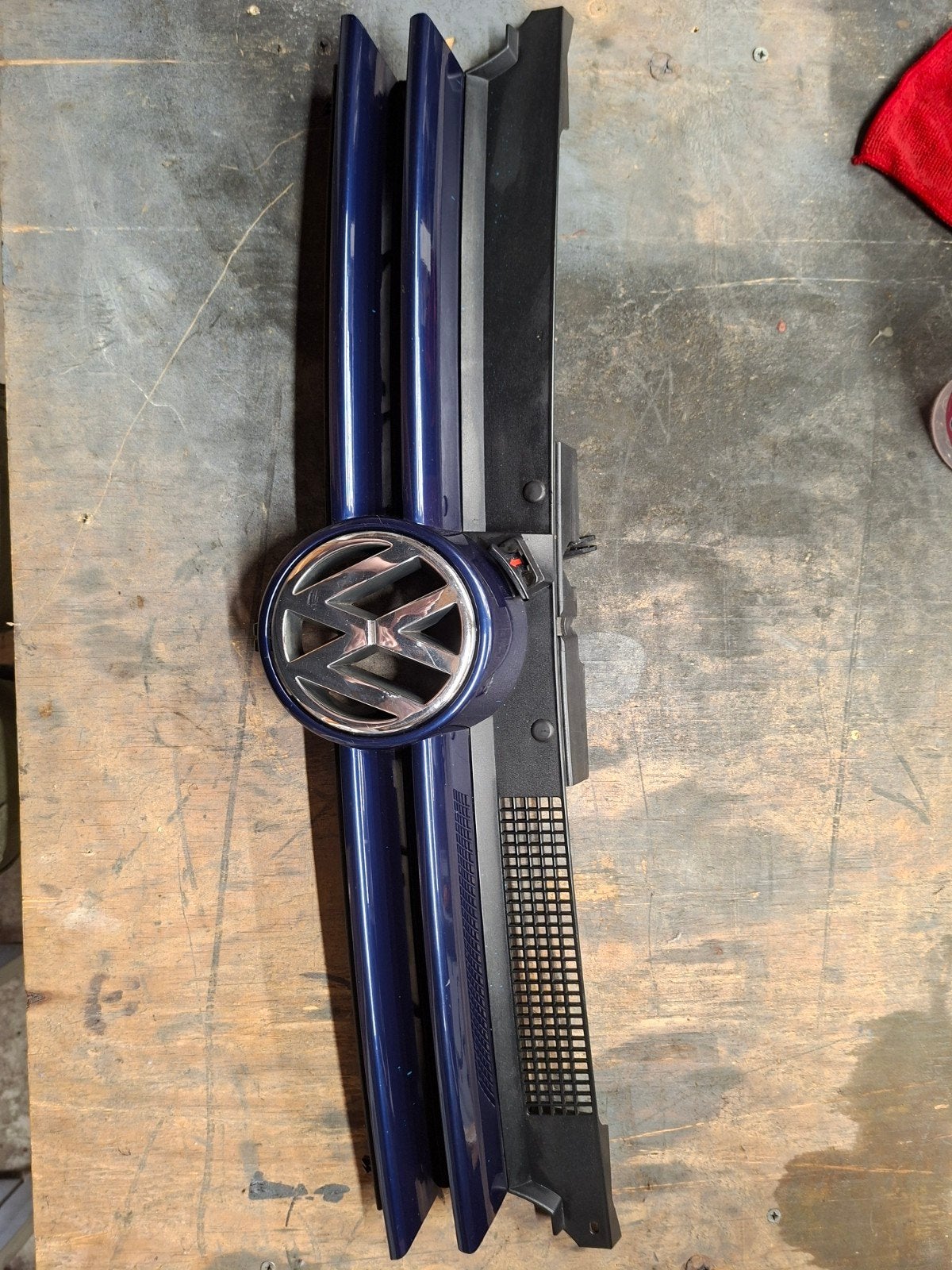 grille vw golf 4 blauw, Auto-onderdelen, Carrosserie en Plaatwerk, Gebruikt, Ophalen of Verzenden, Bumper, Volkswagen