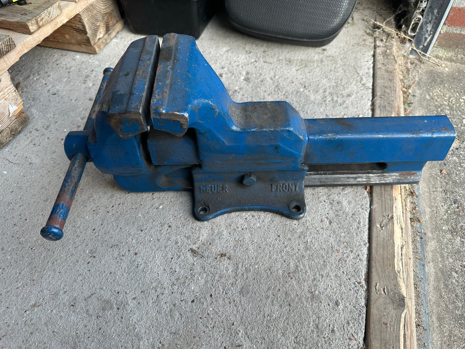 Heuer Front Bankschroef 150 mm, Doe-het-zelf en Verbouw, Ophalen, Gebruikt, Bankschroef, Overige merken