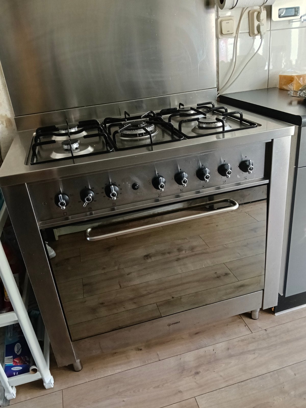 Indesit gasfornuis met 5 gaspitten en elektrische oven, Ophalen, Gebruikt, 60 cm of meer, Gas