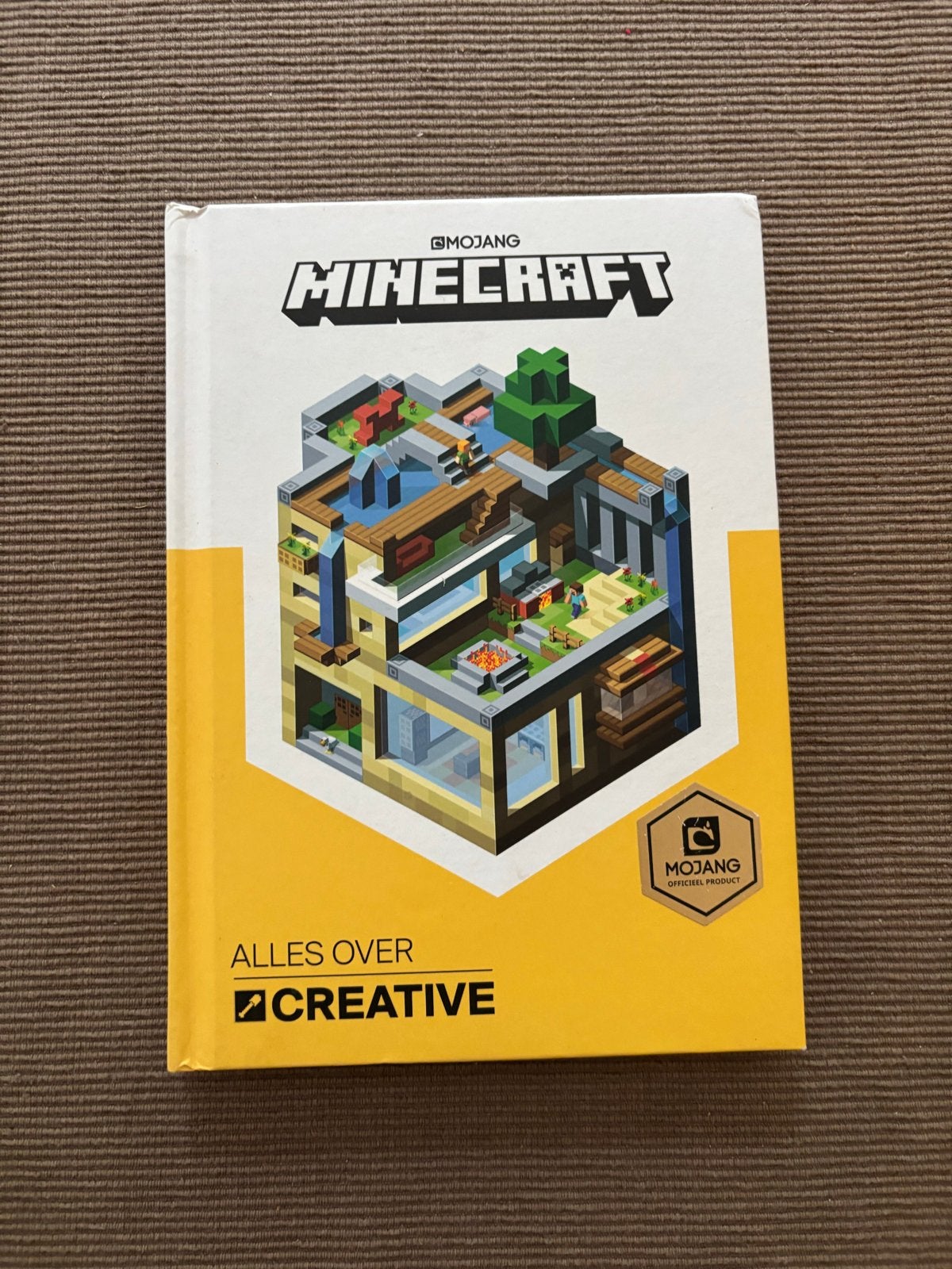 Minecraft: Alles over Creative - boek Officieel Handboek, Ophalen of Verzenden, Zo goed als nieuw