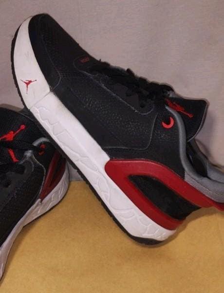 Jordan sneakers maat 38 - Zwart/Rood, Kinderen en Baby's, Kinderkleding | Schoenen en Sokken, Verzenden, Jongen of Meisje, Schoenen