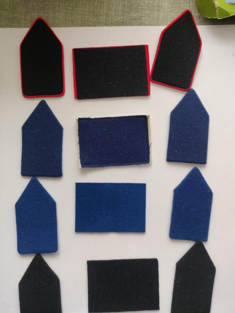 4 setjes baret en kraagspiegels, Verzamelen, Militaria | Algemeen, Ophalen of Verzenden, Landmacht, Nederland, Embleem of Badge