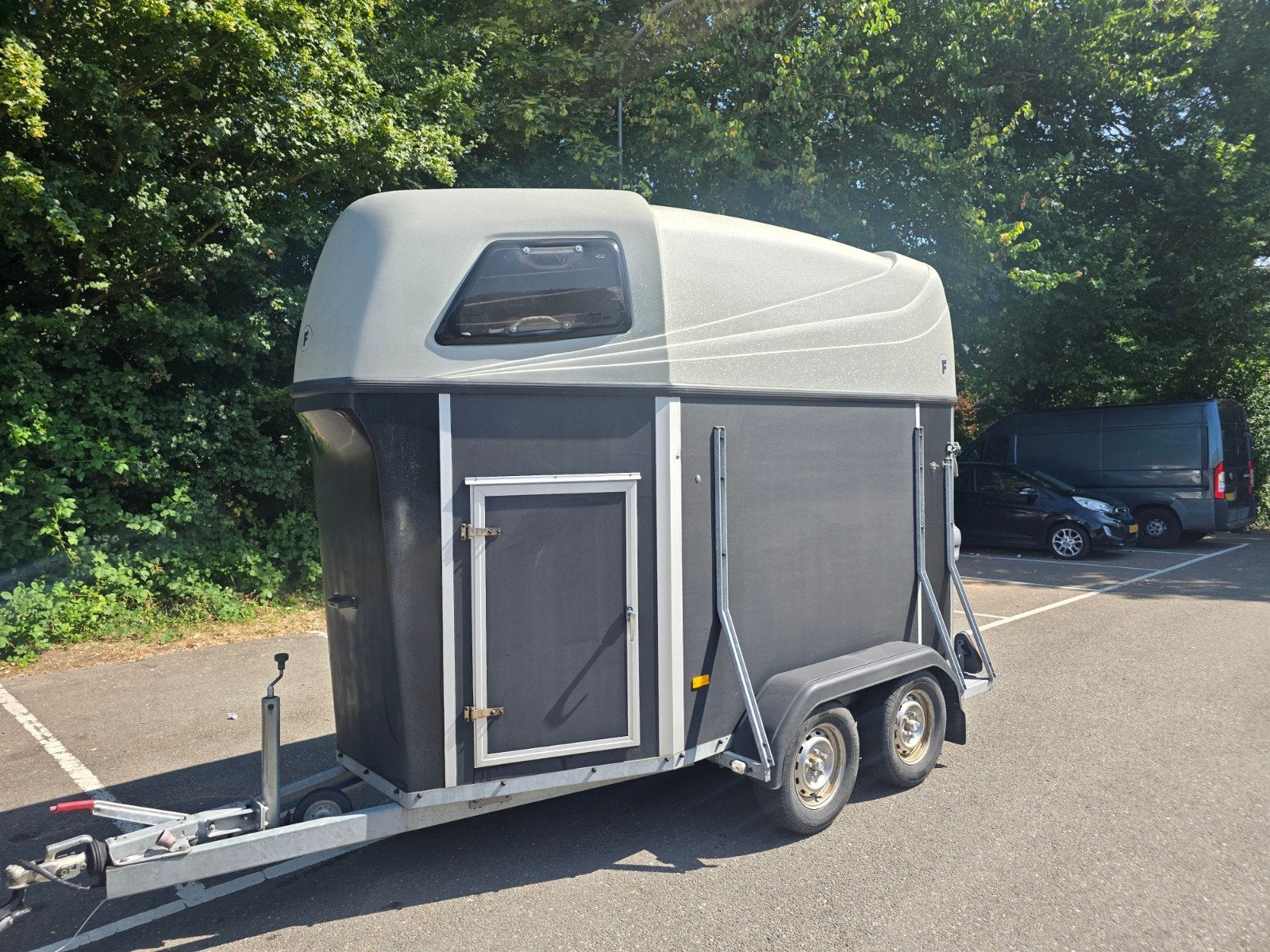 Hotra 1,5 paard trailer, Dieren en Toebehoren, Ophalen, Zo goed als nieuw, 1½-paards trailer