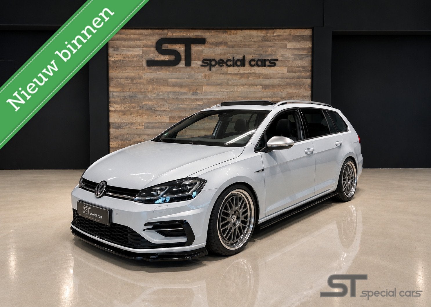 Volkswagen Golf Variant 1.5 TSI Highline ACT R-Line|Pano|Dyn, Dealer onderhouden, 4 cilinders, Alcantara, Wit
