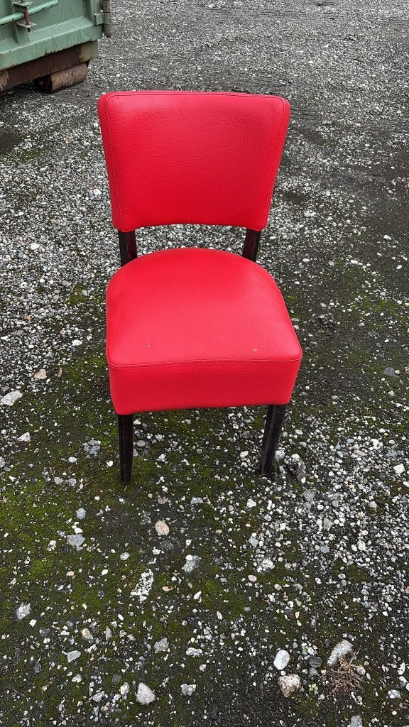 Partij rode stoel
