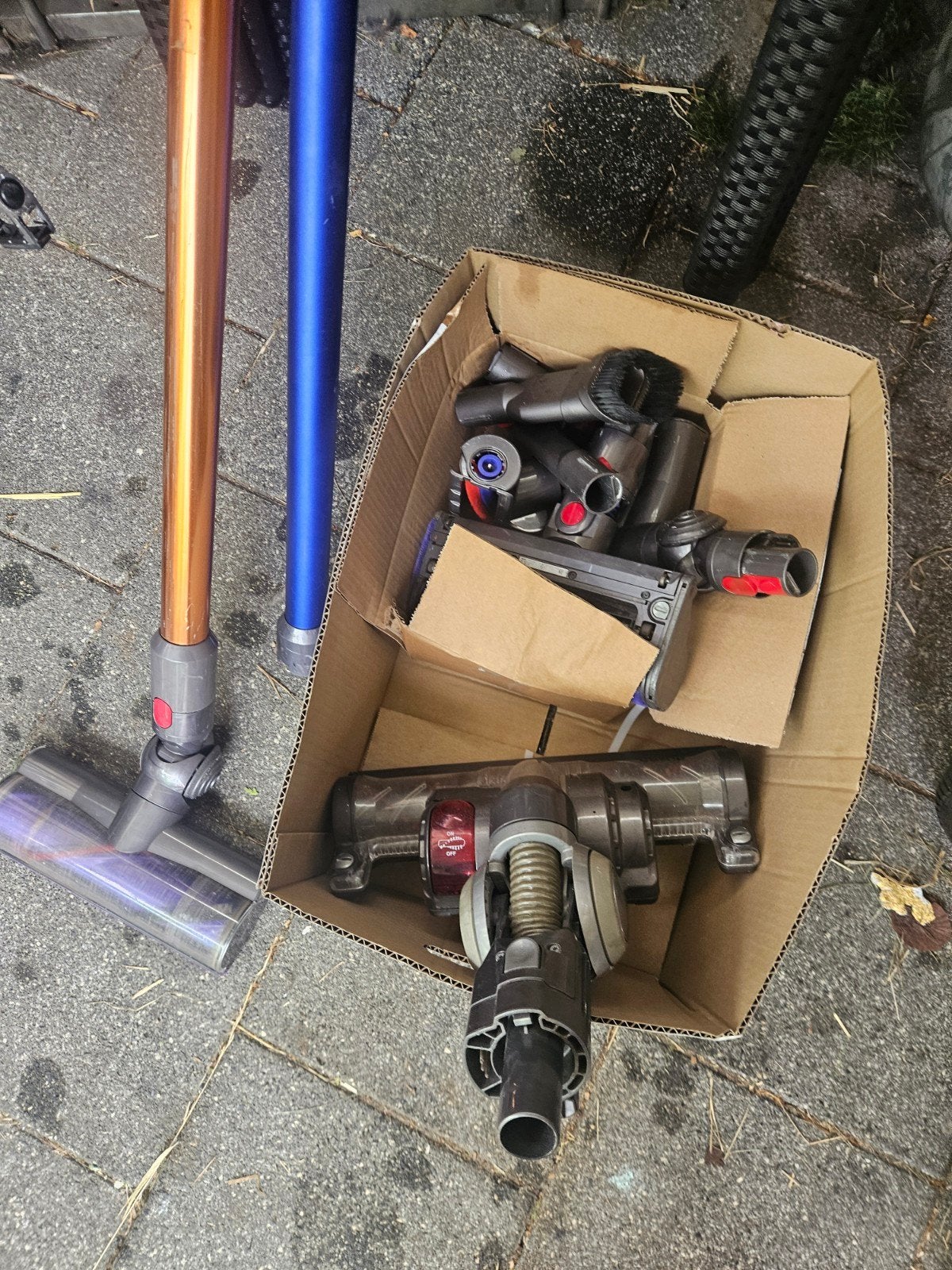Dyson onderdelen - diverse accessoires en accu (defect), Inclusief accessoires, Overige typen, Ophalen of Verzenden, Dyson