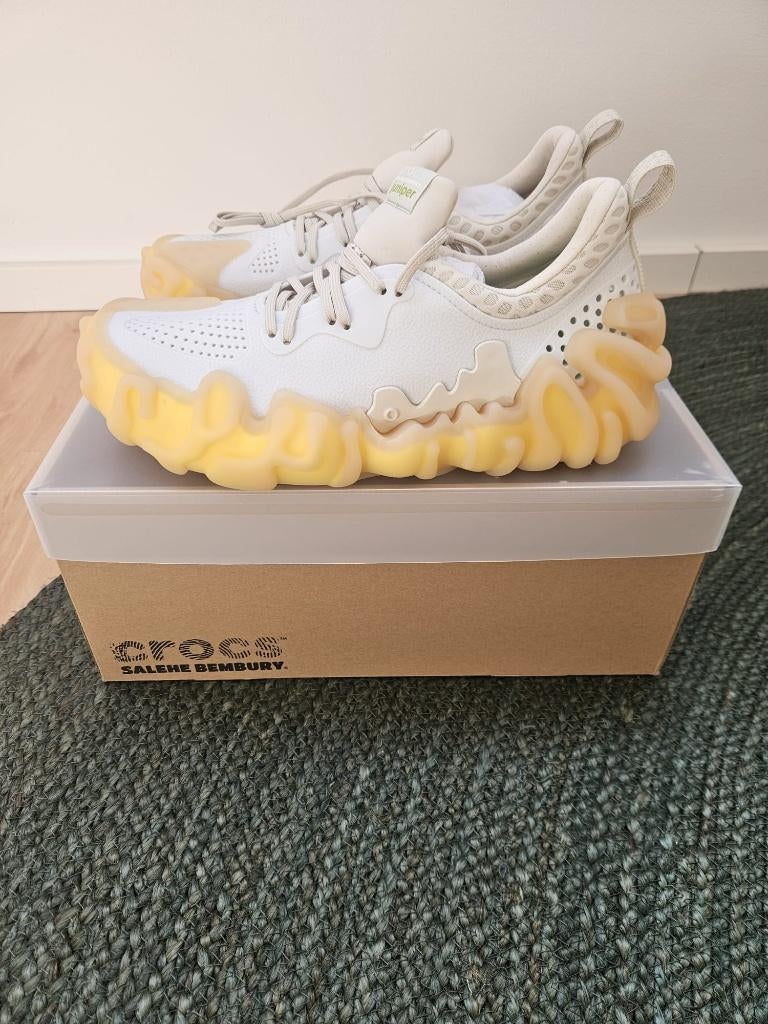 Crocs x Salehe Bembury Juniper "Tahini", Nieuw, Ophalen of Verzenden, Sneakers of Gympen, Overige kleuren