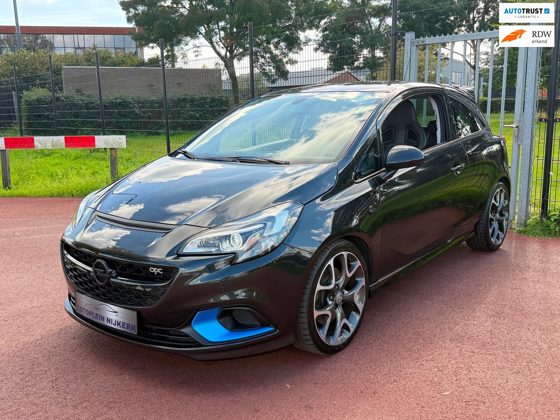 Opel Corsa 1.6 Turbo OPC 207PK Schaalstoelen Weinig KM!