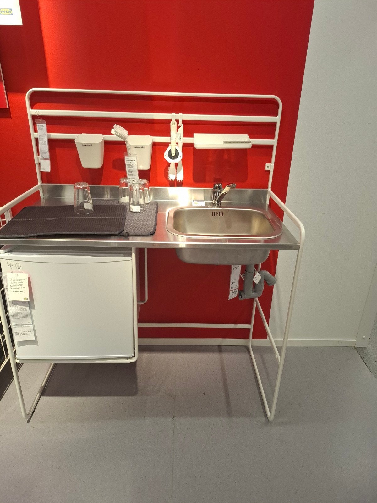 Nieuwe Kitchenette met Kraan, Wasbak en SilverCrest Koelkast, Ophalen, Zonder vriesvak, Minder dan 85 cm, 60 cm of meer