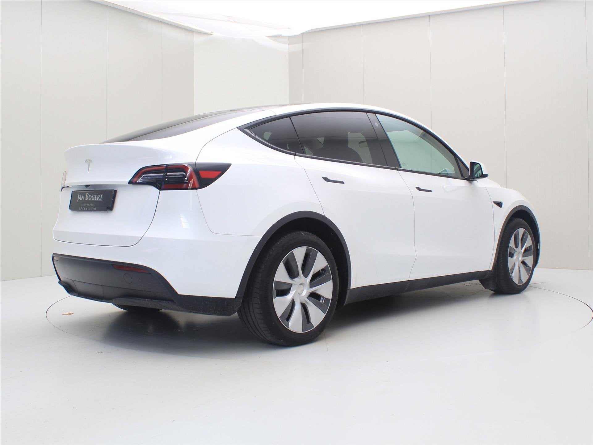 Tesla Model Y Standard RWD Plus 94.1% SoH [ AMD RYZEN+AUTOPI, Automaat, Gebruikt, Zwart, Wit