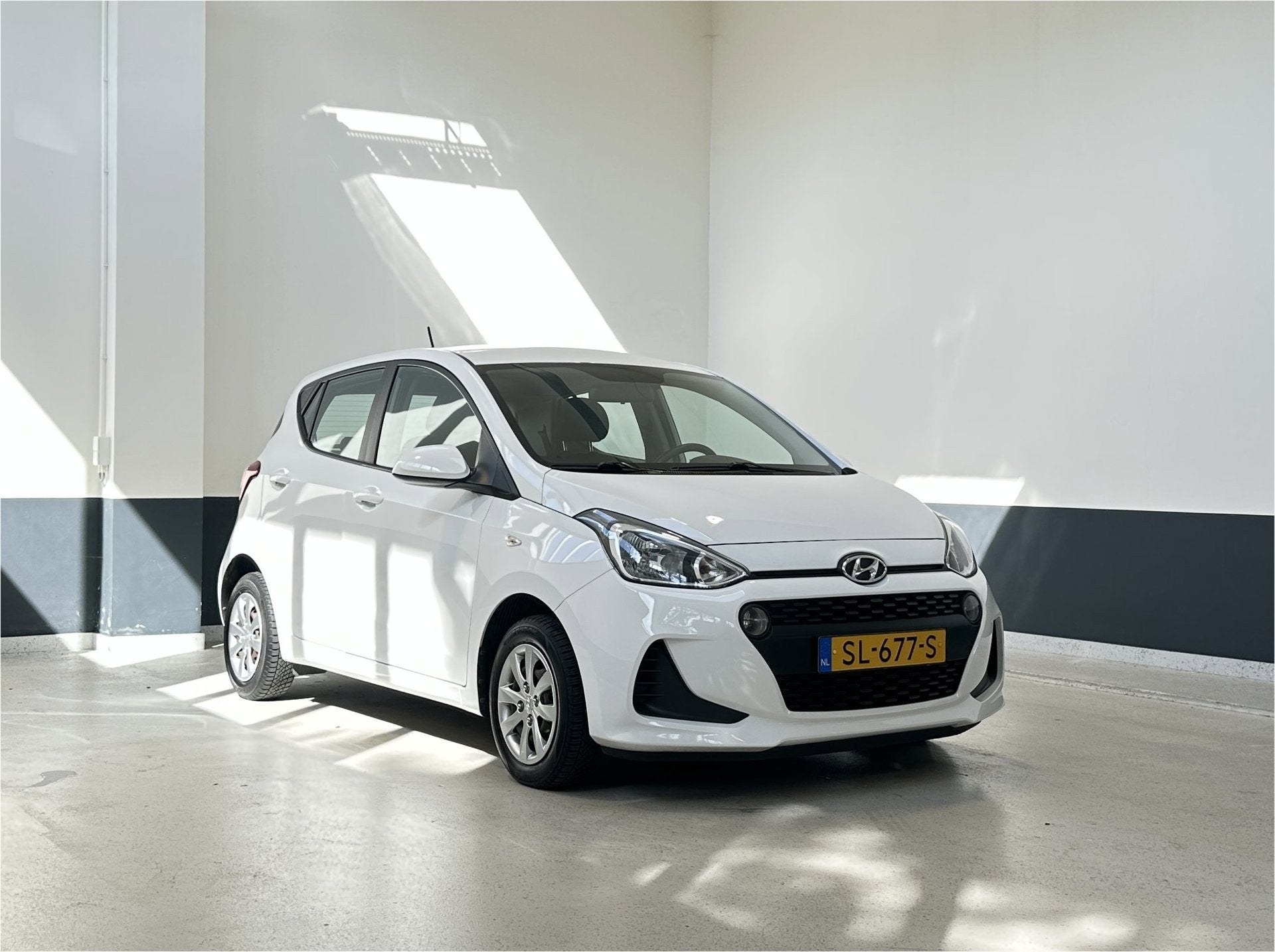 Hyundai I10 1.0i Comfort | NL| 2 Eig | Navigatie | Apple Car, Auto's, Voorwielaandrijving, Stof, Gebruikt, 4 stoelen