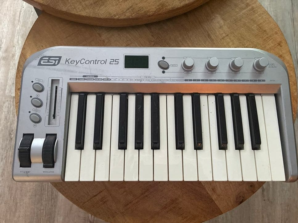ESI KeyControl 25 XL MIDI Keyboard Controller, Overige merken, Gebruikt, Aanslaggevoelig, Overige aantallen