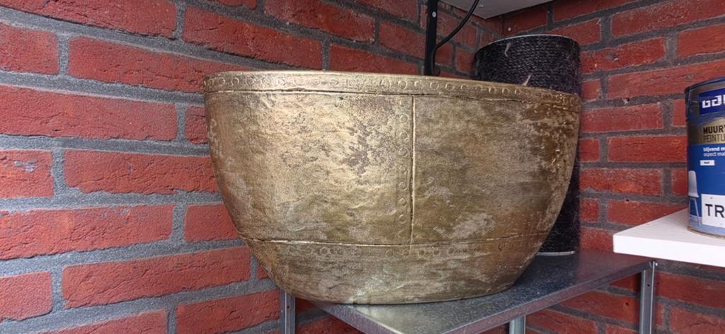 Gouden bloempot, Tuin en Terras, Bloempotten, Ophalen, Rond, Zo goed als nieuw, Aardewerk
