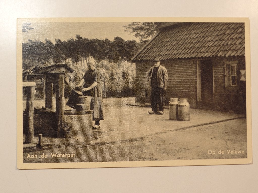Op De Veluwe Klederdracht 2, Verzamelen, Ansichtkaarten | Nederland, Ophalen of Verzenden, 1940 tot 1960, Ongelopen, Gelderland