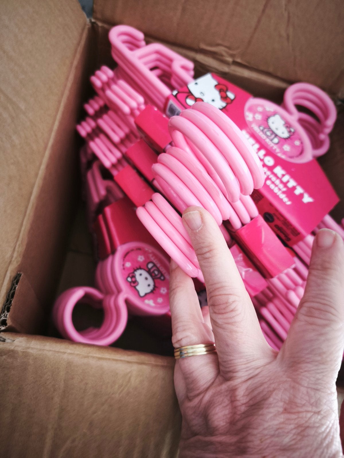 Hello Kitty Kledinghangertjes - Roze Kunststof, Kinderen en Baby's, Kinderspulletjes, Ophalen of Verzenden, Nieuw