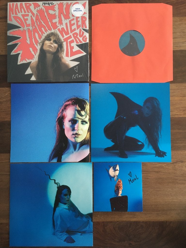 Vinyl LP+7" MEROL Naar De Haaien Weer Terug GESIGNEERD BLAUW, Inclusief poster, LP, Ophalen of Verzenden, Pop