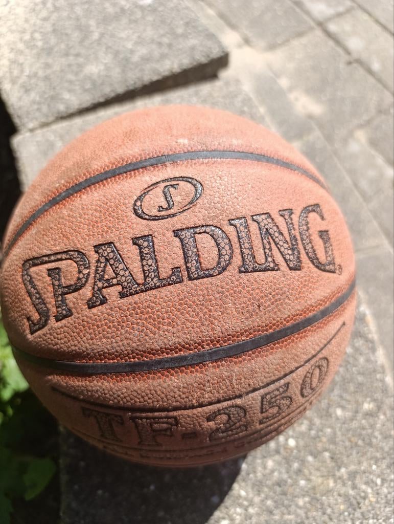 Basketbal 2 keer gebruikt hij nog heel maal goed, Sport en Fitness, Basketbal, Ophalen of Verzenden, Bal