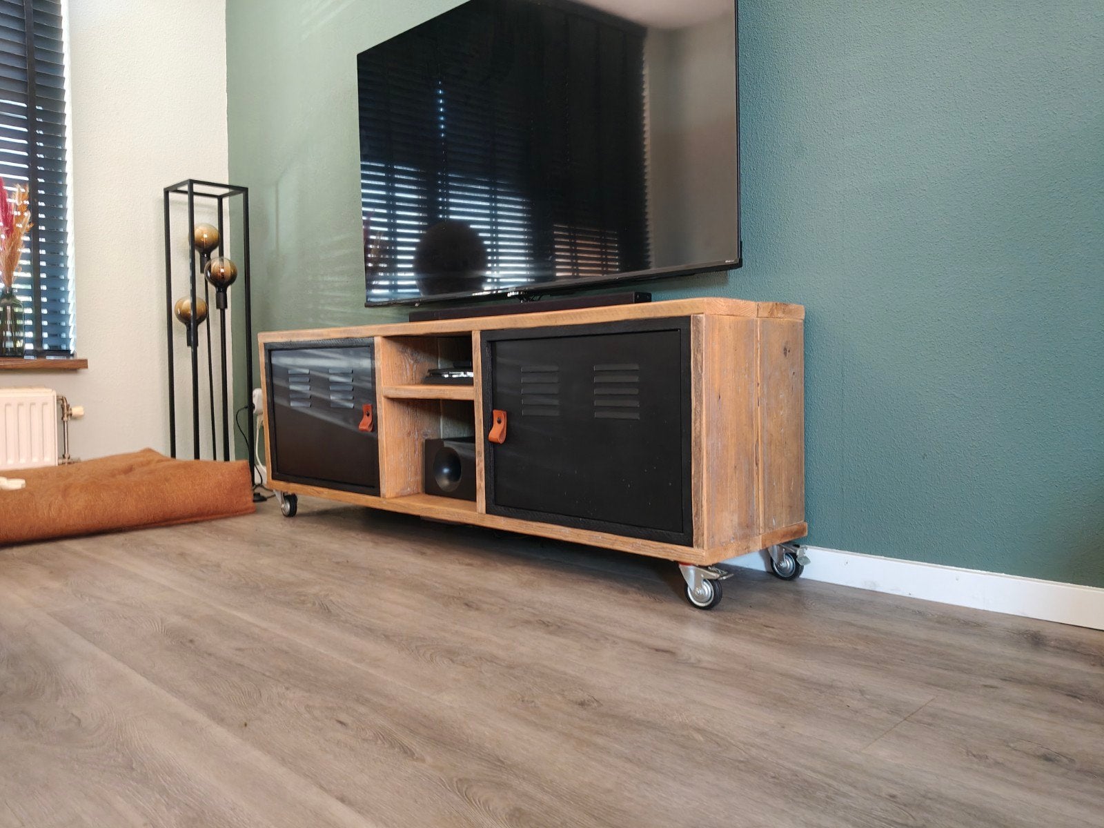 Steigerhouten TV meubel, Huis en Inrichting, Kasten | Televisiemeubels, Ophalen, 150 tot 200 cm, Zo goed als nieuw, Minder dan 100 cm