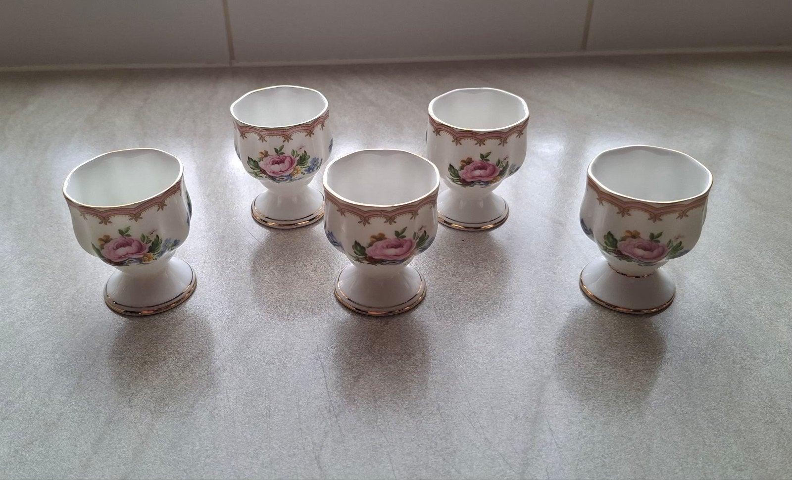 royal albert lady carlyle 5x eierdopjes, Antiek en Kunst, Antiek | Servies los, Ophalen of Verzenden