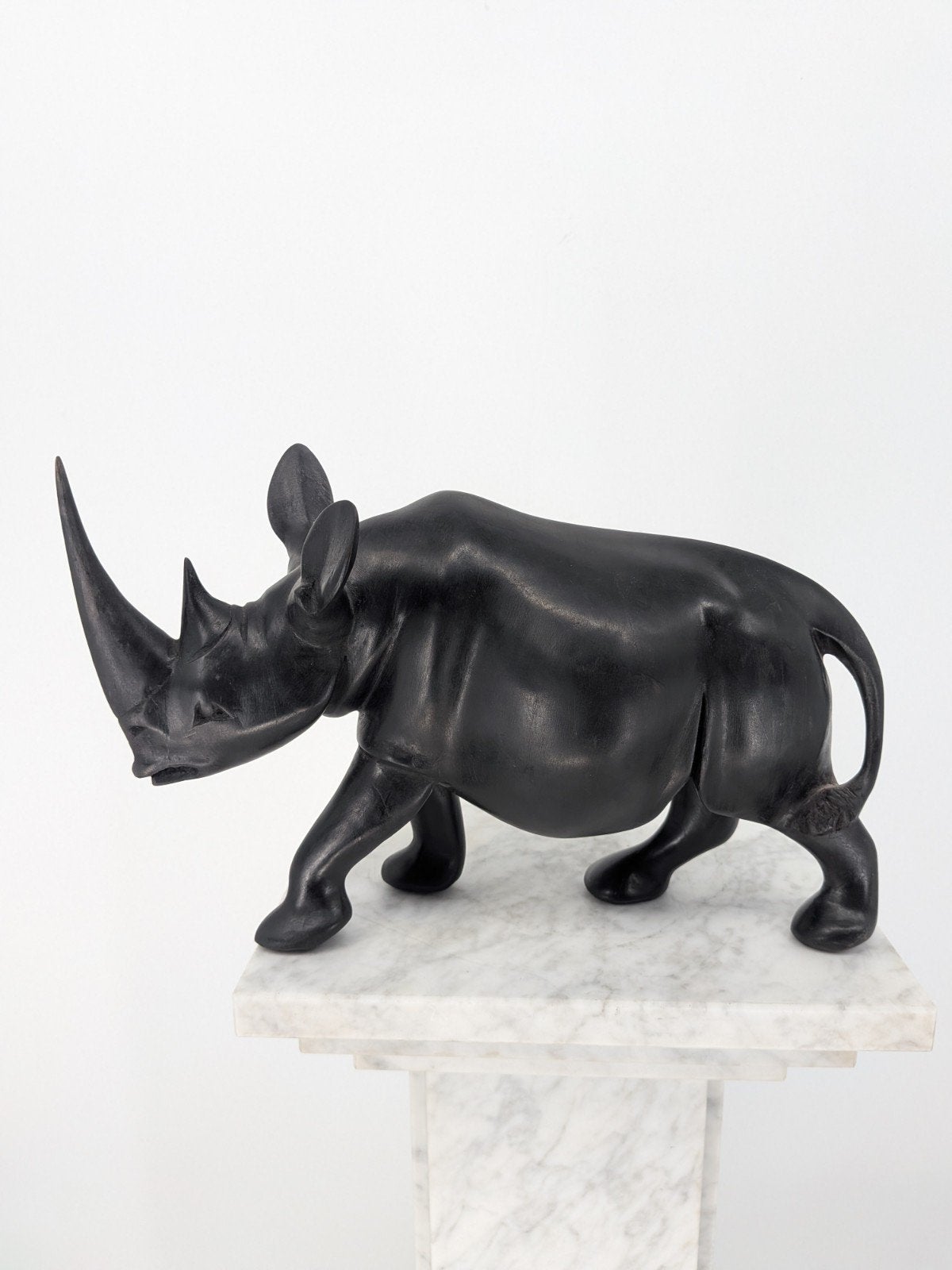 Imposante Vintage Handgesneden Hardhouten Neushoorn, Antiek en Kunst, Ophalen of Verzenden, Beeld, Hout, Overige stijlen