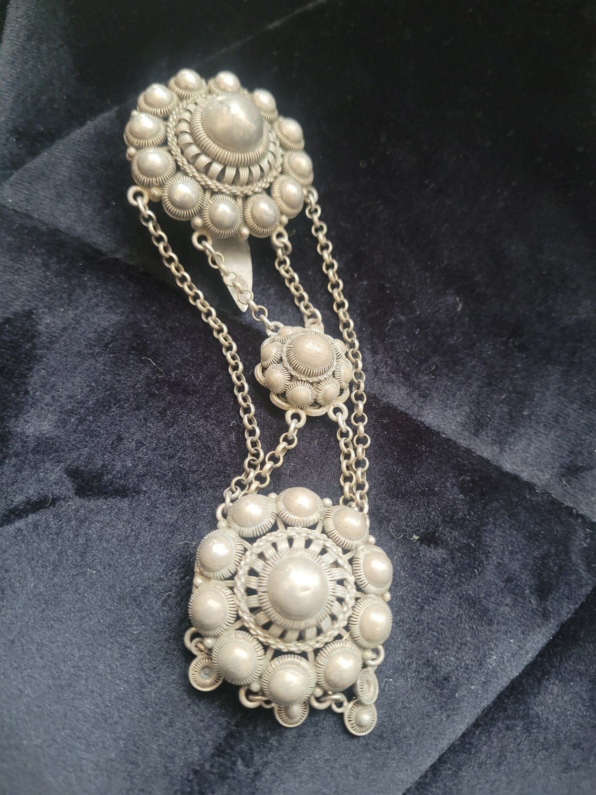 Antieke zilveren broche met filigraan en kettingen, Antiek en Kunst, Ophalen, Zilver