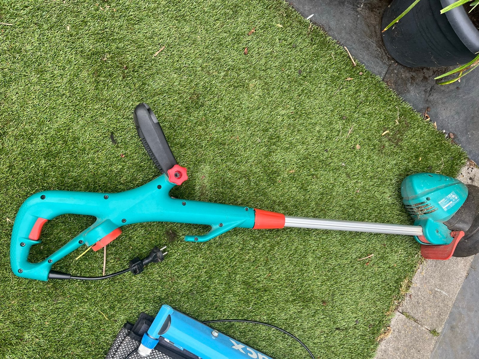 Bosch Elektrische Grastrimmer - Perfect voor kleine tuinen, Ophalen, Gebruikt, Elektrische grasmaaier