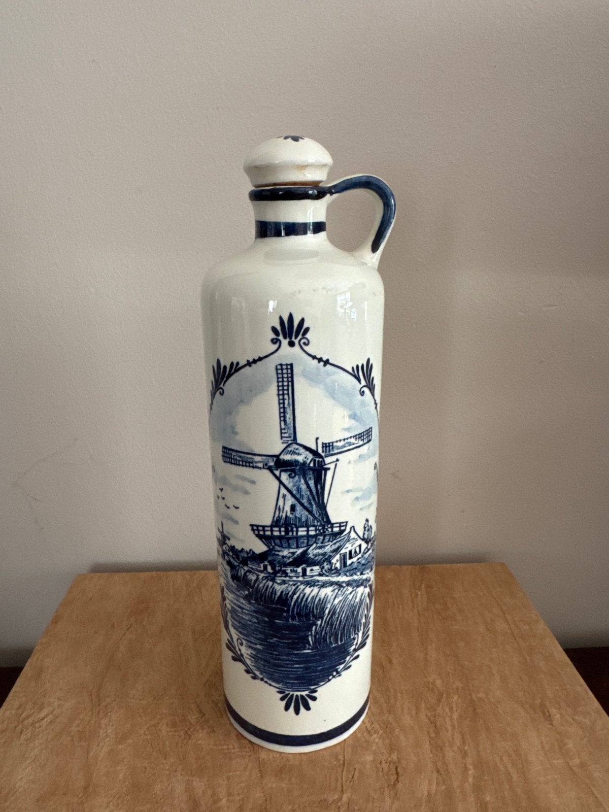 Delfts Blauwe Jeneverfles met Molen en Bloemmotief, Ophalen of Verzenden