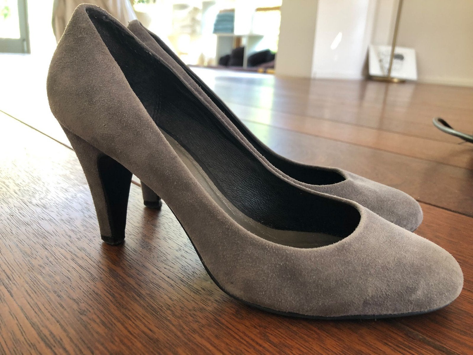 Invito suède pumps - Maat 38, Pumps, Ophalen of Verzenden, Invito, Grijs