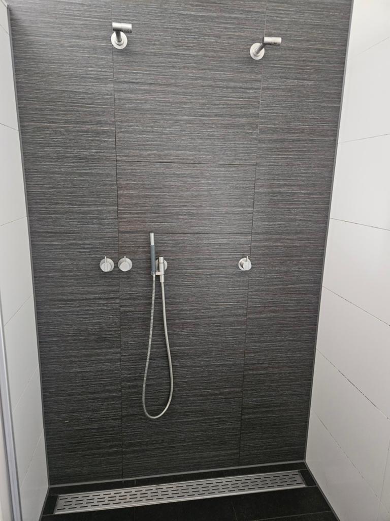 Vola douche met twee douchekoppen, handdouche en drain, Doe-het-zelf en Verbouw, Sanitair, Ophalen, Gebruikt, Rvs, Douche
