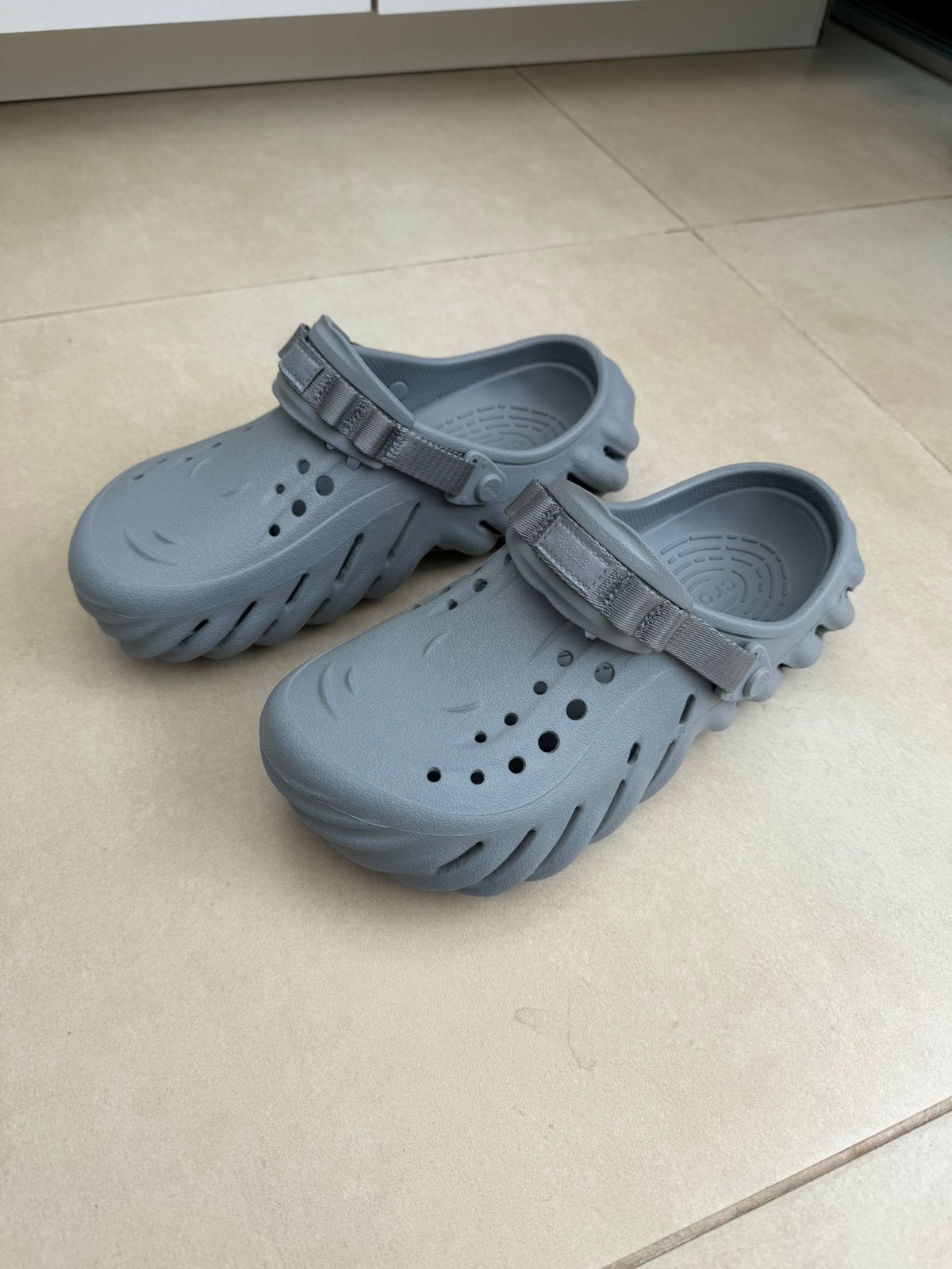 Crocs klompen 41/42 (W10/M8) één keer gedragen, Kleding | Heren, Schoenen, Ophalen of Verzenden, Zo goed als nieuw, Zwart, Klompen