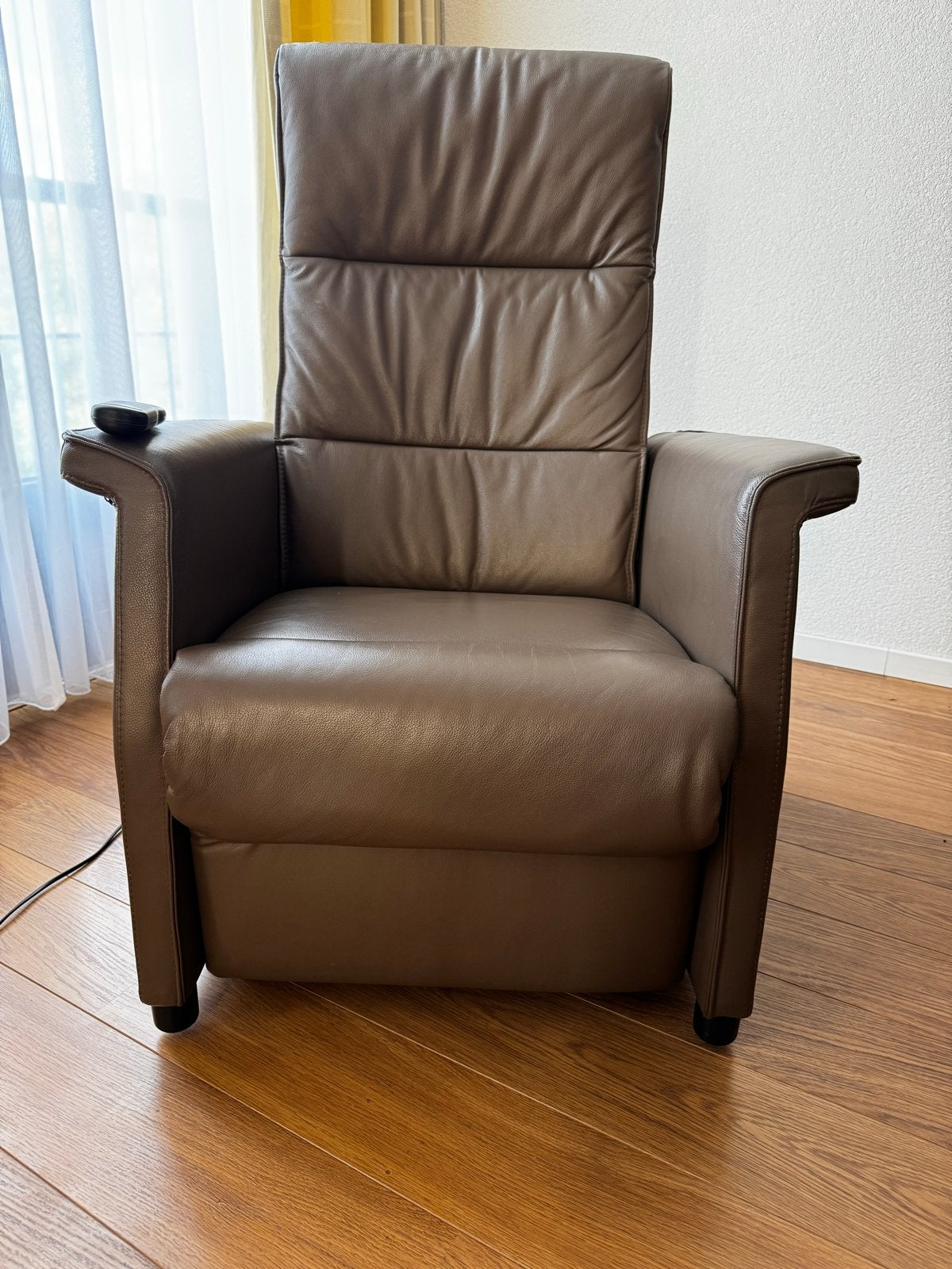Comfortabele relax fauteuil - leverkleurig, Huis en Inrichting, Fauteuils, Ophalen, Minder dan 75 cm, Leer, Zo goed als nieuw