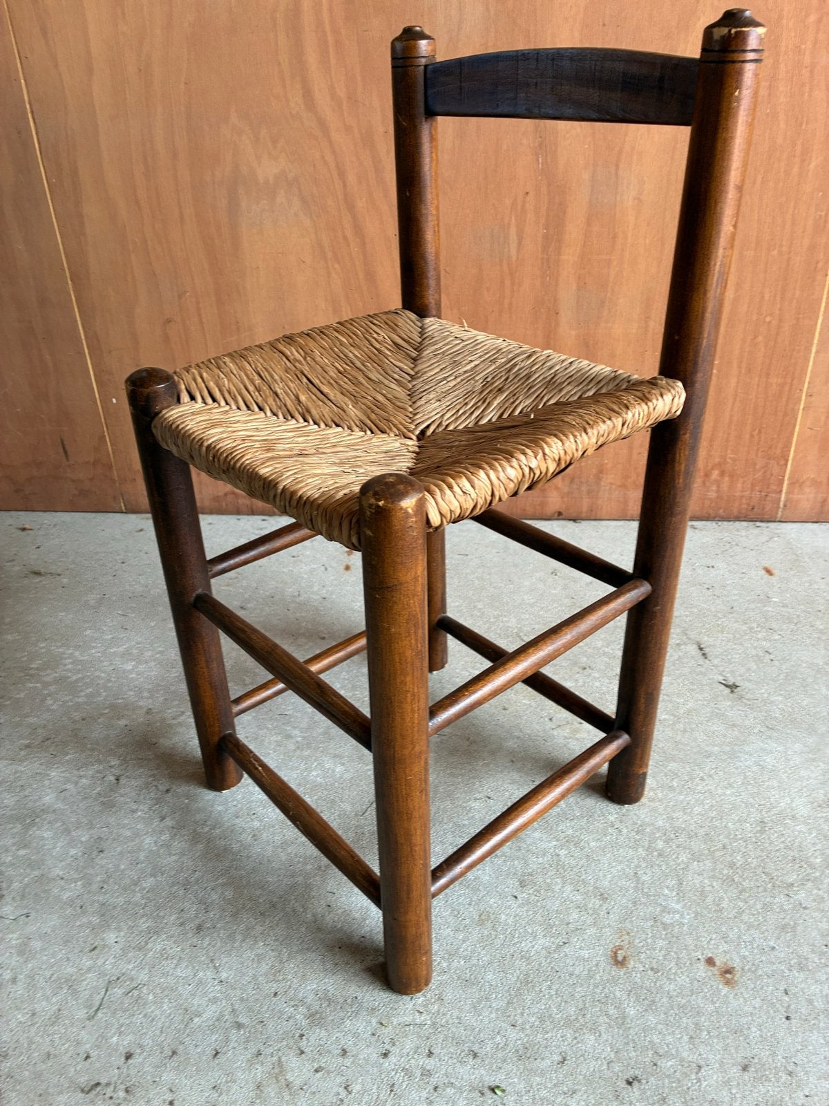 Vintage houten kruk met rieten zitting, Ophalen